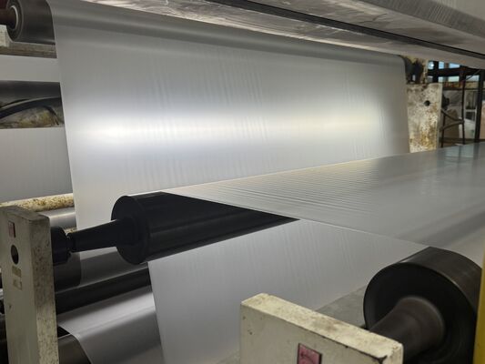 টেকসই প্যাকেজিংয়ের জন্য কাস্টমাইজযোগ্য কাগজের কোর এবং তাপমাত্রা প্রতিরোধের সাথে চকচকে পিইটি থার্মাল ল্যামিনেশন ফিল্ম