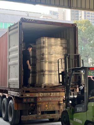 1 ইঞ্চি বা 3 ইঞ্চি কোর বই ল্যামিনেটিং ফিল্ম 400 মি / মিনিট পর্যন্ত ল্যামিনেশন গতি এবং 11-250 মাইক্রন বেধ বই সুরক্ষার জন্য