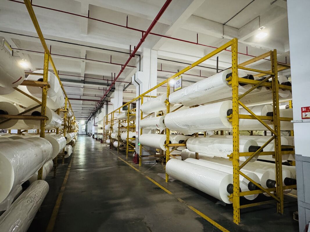 ৬০০০ মিটার পর্যন্ত পরিবর্তনশীল দৈর্ঘ্যের পিইটি থার্মাল ল্যামিনেশন ফিল্ম কাস্টমাইজযোগ্য কাগজের কোর এবং ইভিএ আঠালো স্তর