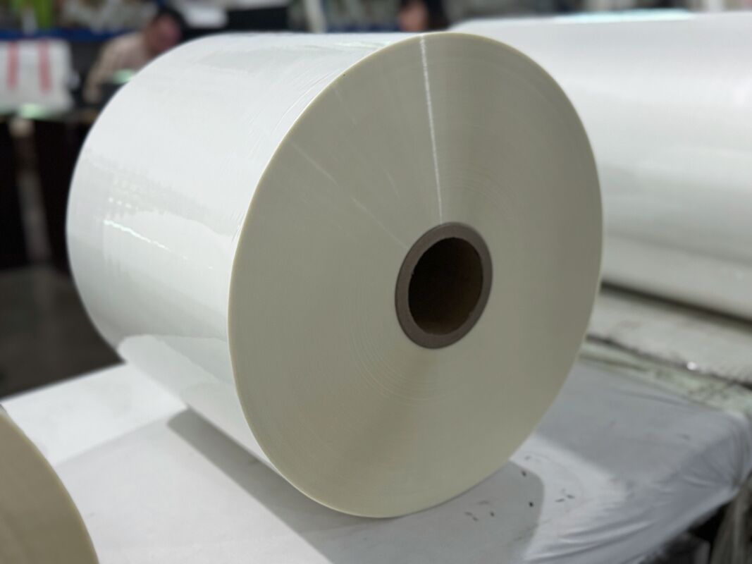 জলরোধী স্ক্র্যাচ প্রতিরোধী পিইটি থার্মাল ল্যামিনেশন ফিল্ম ফটোগ্রাফি ল্যামিনেশনের জন্য চকচকে সমাপ্তি সহ