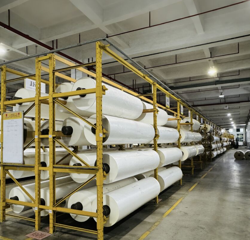 কোরিয়ার ইভিএ আঠালো সহ স্বচ্ছ BOPP থার্মাল ল্যামিনেশন ফিল্ম এবং স্বচ্ছ প্রতিরক্ষামূলক লেপ জন্য 2200 মিমি প্রস্থ