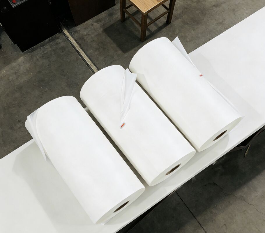 মেটালাইজড পিইটি ফিল্ম রাসায়নিক প্রতিরোধী এবং প্রতিফলিত পৃষ্ঠ সমাপ্তি কাস্টমাইজড বেধ 12-30 মাইক্রন