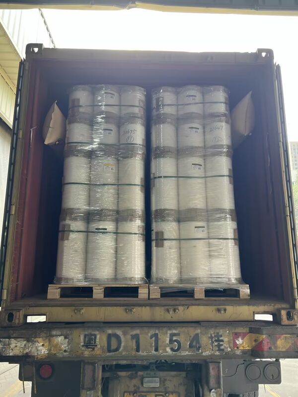 প্যাকেজিং এবং ল্যামিনেশনের জন্য 110°C পর্যন্ত তাপ প্রতিরোধের, রাসায়নিক প্রতিরোধের এবং মসৃণ প্রতিফলিত পৃষ্ঠের সাথে ধাতব PET ফিল্ম