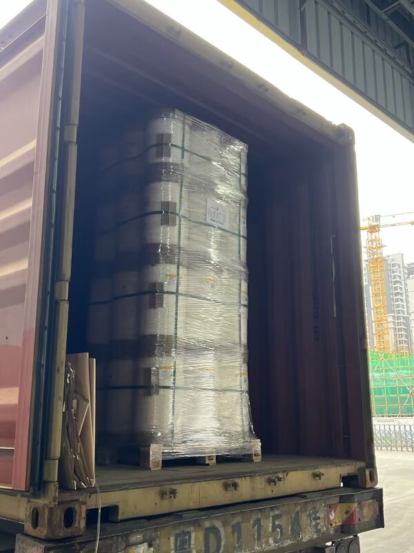 আর্দ্রতা প্রতিরোধী পিইটি থার্মাল ল্যামিনেশন ফিল্ম গ্লোসি পৃষ্ঠতল সমাপ্তি এবং তাপমাত্রা প্রতিরোধের 130 ডিগ্রি সেলসিয়াস পর্যন্ত