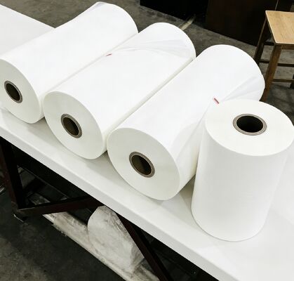 মসৃণ এবং প্রতিফলিত ধাতব পিইটি ফিল্ম যা 110 ডিগ্রি সেলসিয়াসে পর্যন্ত তাপ প্রতিরোধী এবং প্যাকেজিং এবং ল্যামিনেশনের জন্য রাসায়নিক প্রতিরোধের সাথে